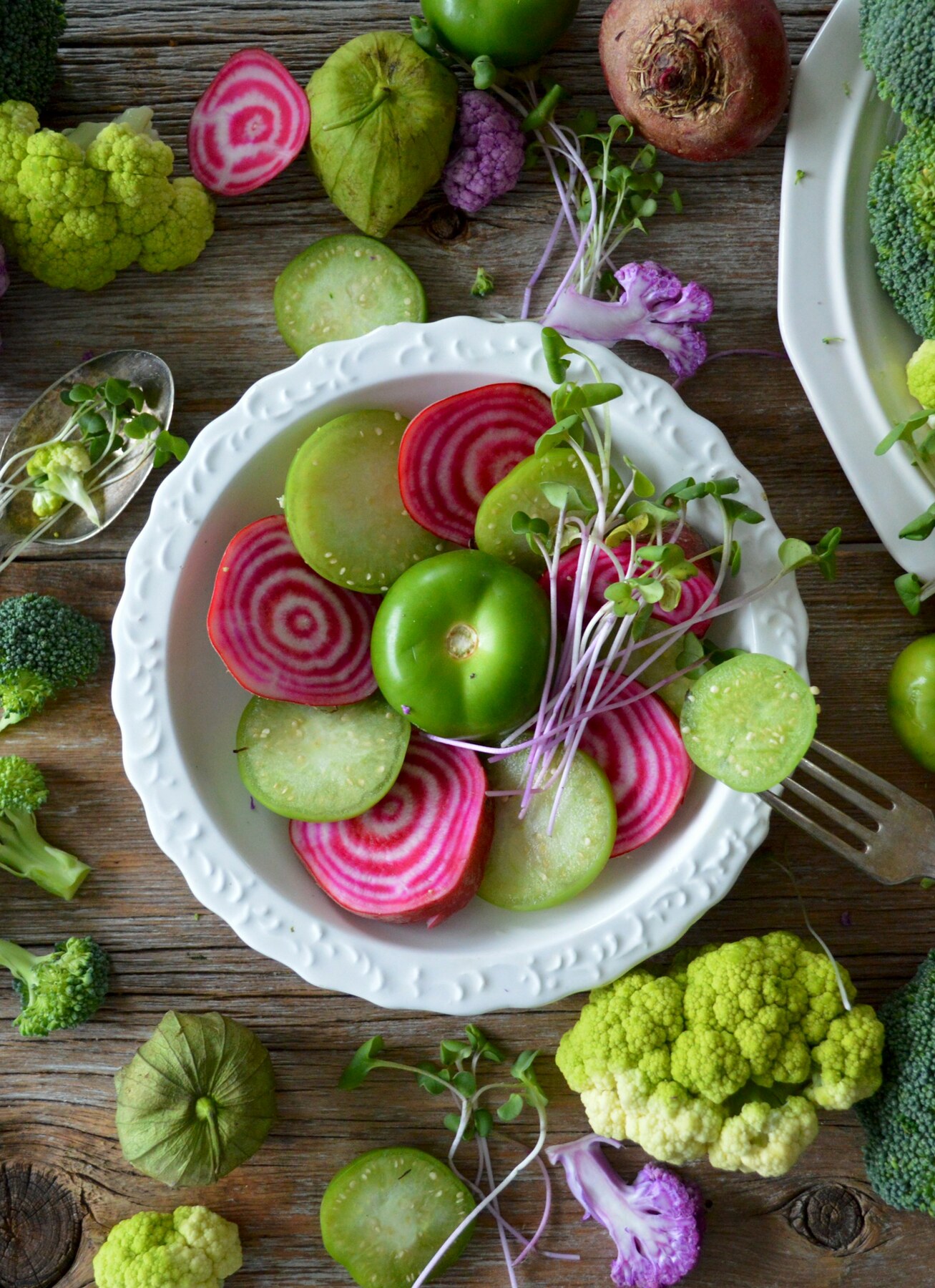 Assiette colorée de légumes variés